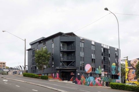 Hotel Hacienda - Tourism Caloundra 0