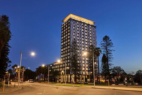 DoubleTree By Hilton Perth Waterfront - Tourism Caloundra 2