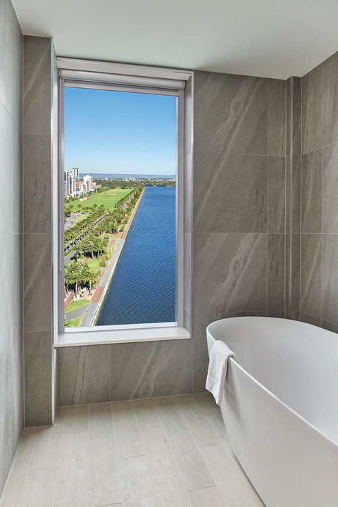 DoubleTree By Hilton Perth Waterfront - Tourism Caloundra 8