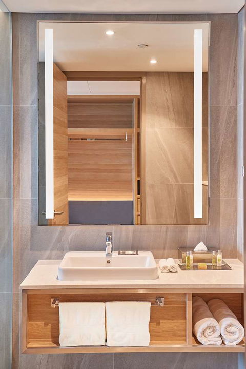 DoubleTree By Hilton Perth Waterfront - Tourism Caloundra 9