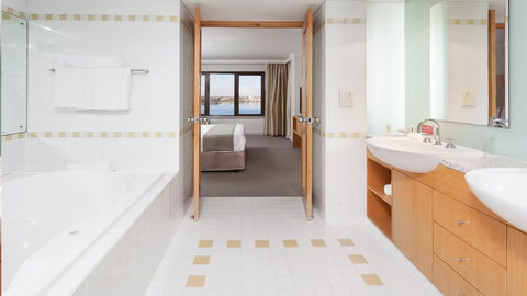 Crowne Plaza Perth - Tourism Caloundra 13