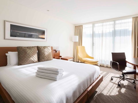 Novotel Canberra - Tourism Caloundra 3