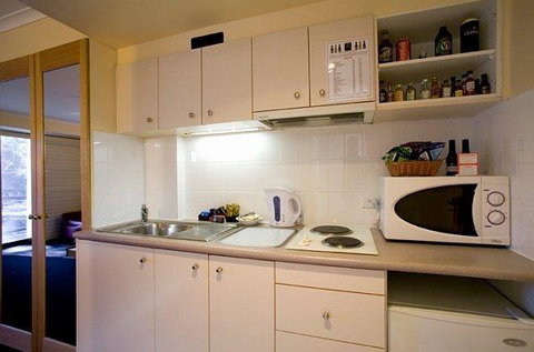 Capital Executive Apt Hotel Canberra - Tourism Caloundra 9
