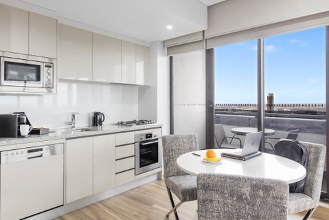 Meriton Suites Church Street, Parramatta - Tourism Caloundra 10