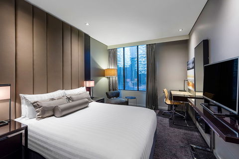 Gambaro Hotel - Tourism Caloundra 1