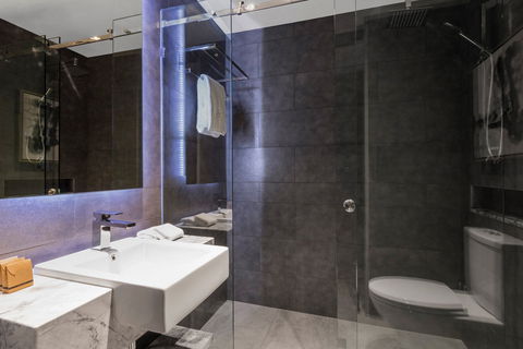 Gambaro Hotel - Tourism Caloundra 2