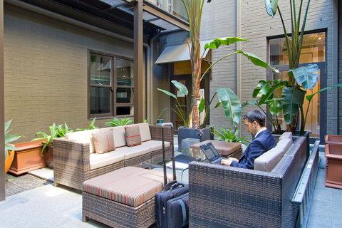 The Vulcan Hotel - Tourism Caloundra 3
