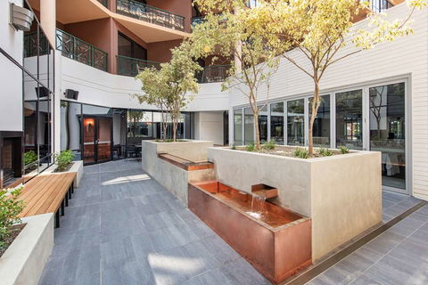 Amora Hotel Riverwalk Melbourne - Tourism Caloundra 2
