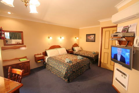 Swansea Cottages - Tourism Caloundra 2