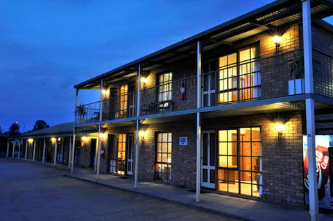 Statesman Motor Inn - Tourism Caloundra 0
