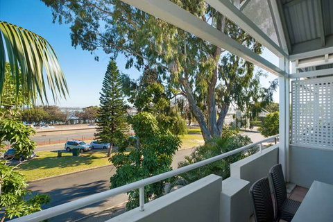 Broadwater Resort Apartments - Tourism Caloundra 1
