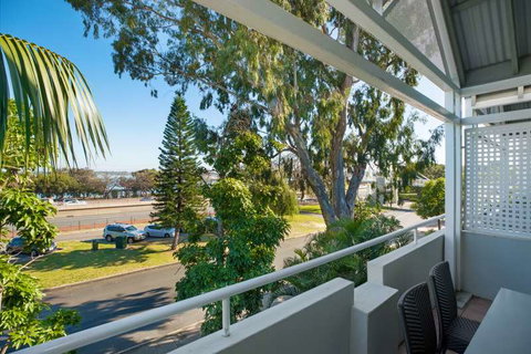 Broadwater Resort Apartments - Tourism Caloundra 2
