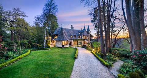 Thorngrove Manor Hotel - Tourism Caloundra 0