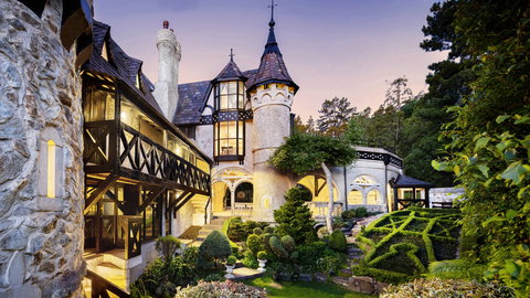 Thorngrove Manor Hotel - Tourism Caloundra 1