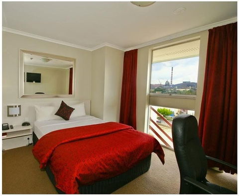 Isa Hotel - Tourism Caloundra 2