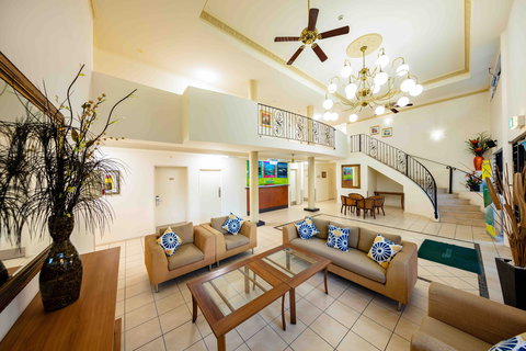 Cairns Queenscourt - Tourism Caloundra 1