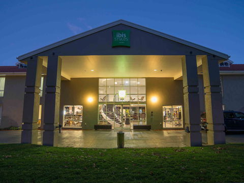 Ibis Styles Canberra - Tourism Caloundra 0