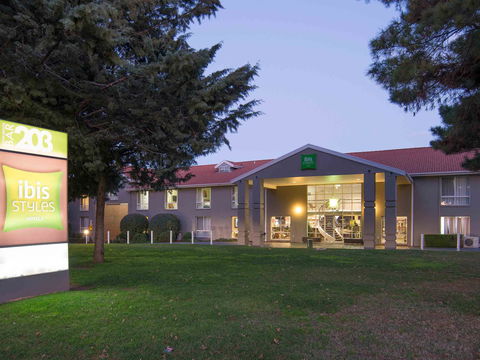 Ibis Styles Canberra - Tourism Caloundra 1