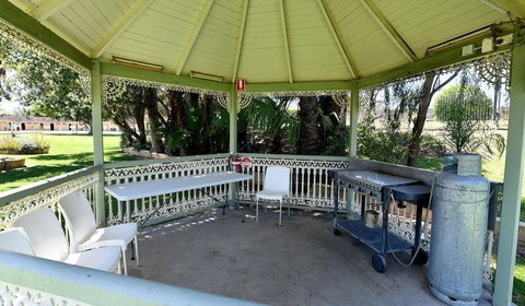 Burke & Wills Motor Inn - Tourism Caloundra 1