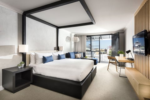 Tradewinds Hotel - Tourism Caloundra 1