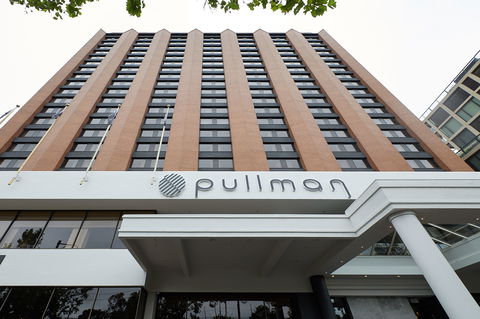 Pullman Melbourne on the Park - Tourism Caloundra 0