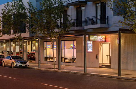 Mawson Lakes Hotel - Tourism Caloundra 0