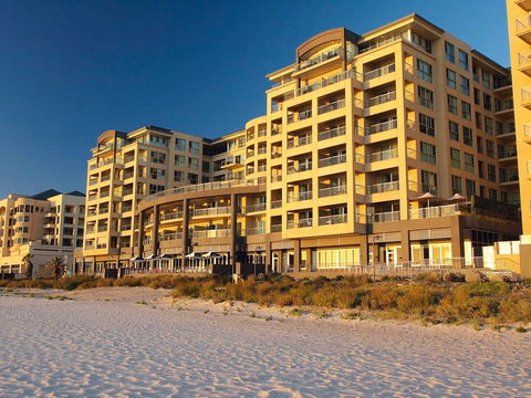 Oaks Pier Plaza - Tourism Caloundra 0