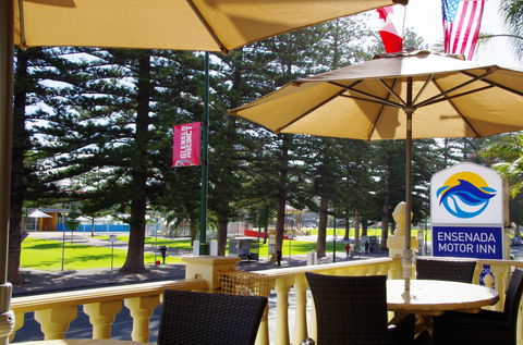Ensenada Motor Inn - Tourism Caloundra 1