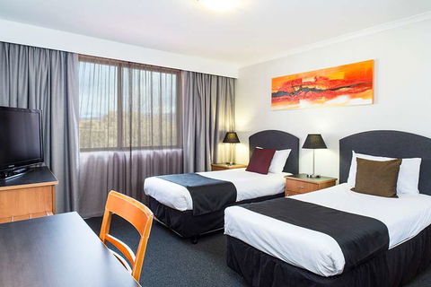 Alpha Hotel Canberra - Tourism Caloundra 2