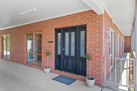 Burke & Wills Motor Inn - Tourism Caloundra 2