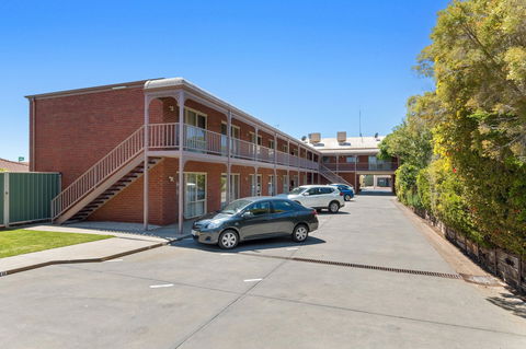 Burke & Wills Motor Inn - Tourism Caloundra 4