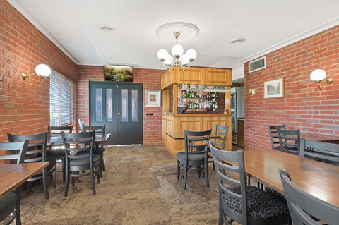 Burke & Wills Motor Inn - Tourism Caloundra 8