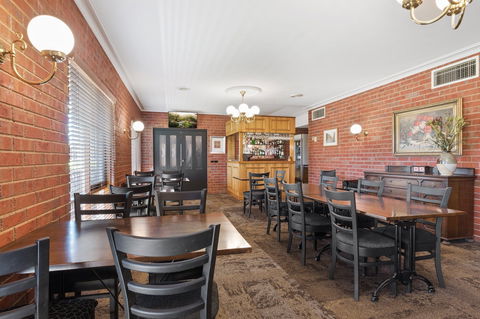 Burke & Wills Motor Inn - Tourism Caloundra 9