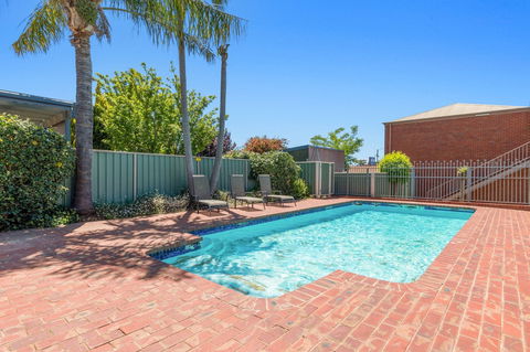 Burke & Wills Motor Inn - Tourism Caloundra 10