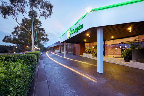 Holiday Inn Warwick Farm - Tourism Caloundra 0