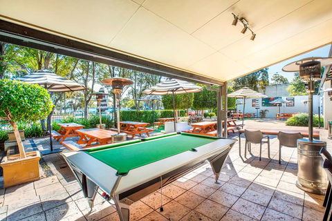 Nightcap at High Flyer Hotel - Tourism Caloundra 13