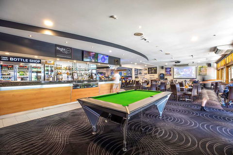 Nightcap at High Flyer Hotel - Tourism Caloundra 14