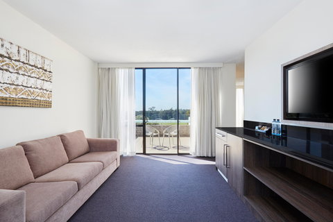 Holiday Inn Warwick Farm - Tourism Caloundra 11