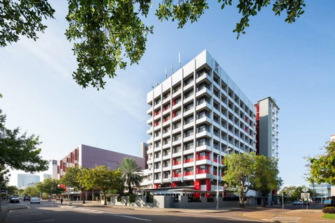 H on Smith Hotel - Tourism Caloundra 1