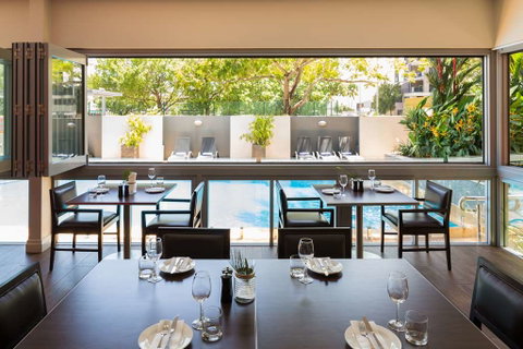 H on Smith Hotel - Tourism Caloundra 10