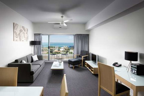 Mantra Pandanas - Tourism Caloundra 4