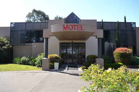 Dingley International Hotel - Tourism Caloundra 0