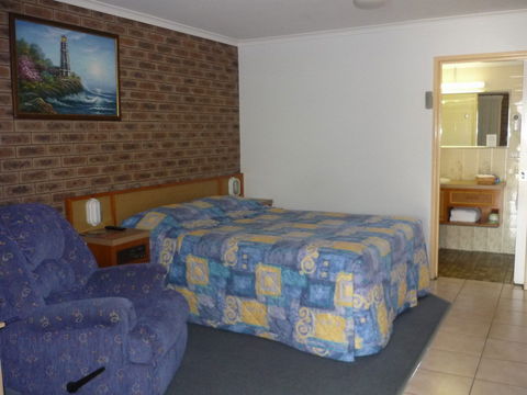 Lantern Motor Inn - Tourism Caloundra 1