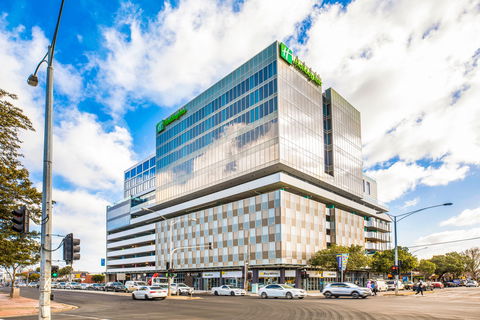 Holiday Inn Werribee - Tourism Caloundra 0