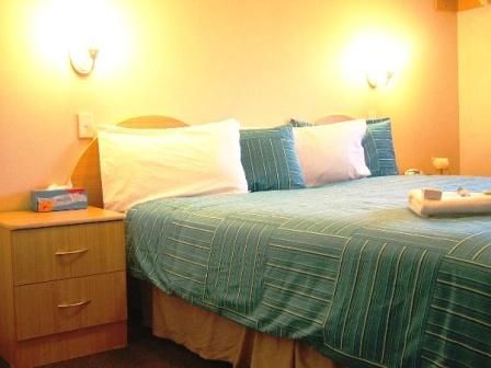 Arena Hotel - Tourism Caloundra 1