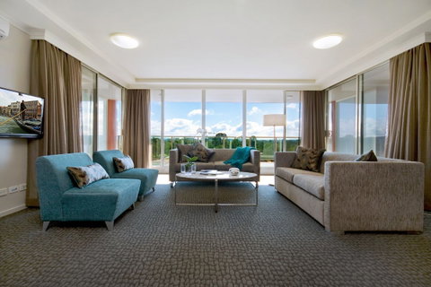 Pacific Suites Canberra - Tourism Caloundra 1