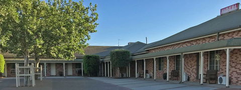 Country Gardens Motor Inn - Tourism Caloundra 1