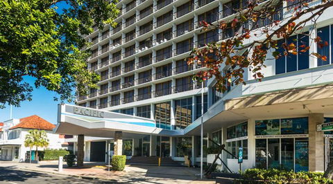 Pacific Hotel Cairns - Tourism Caloundra 1