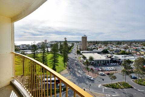Atlantic Tower Motor Inn - Tourism Caloundra 1