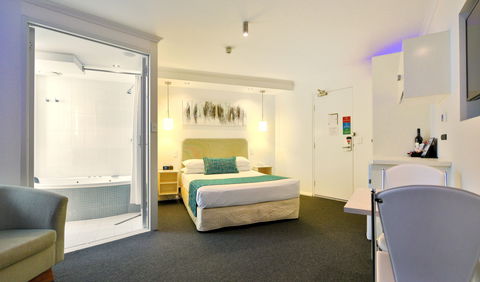 Atlantic Tower Motor Inn - Tourism Caloundra 2
